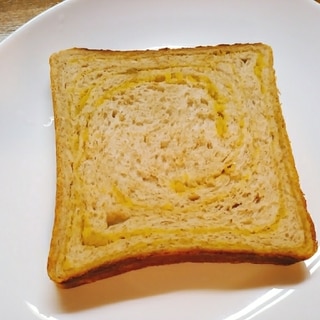 ふすま入り薩摩芋折込シートの食パン